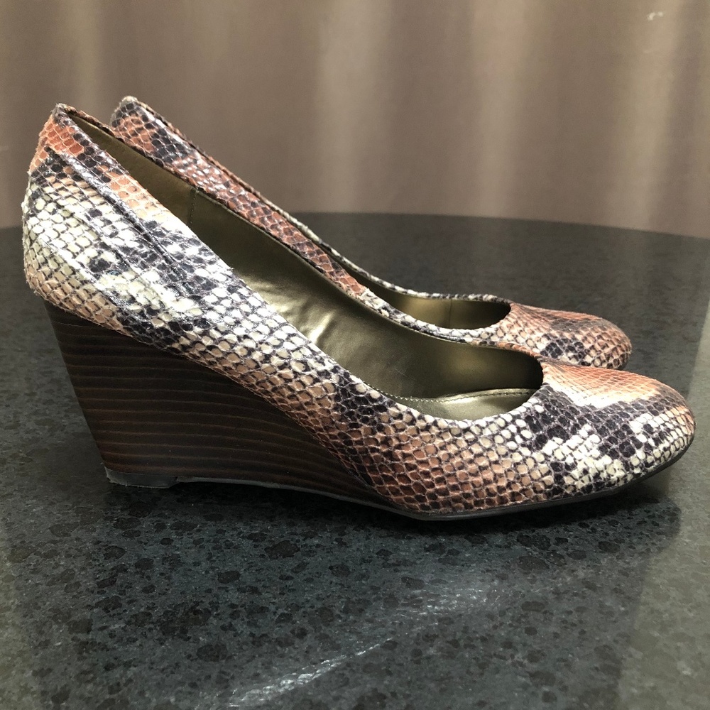 Bandolino Faux Snakeskin Wedges size 7M US